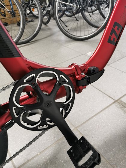 Folding mechanism on Eze Go E Bike